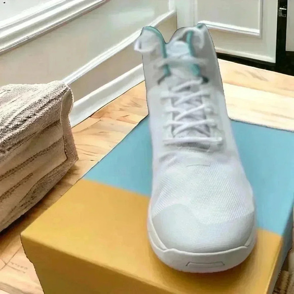 Moolah Kicks Women's  New W Tags Size 5 White Moolah Phantom 1 Basketball shoe - Picture 6 of 6